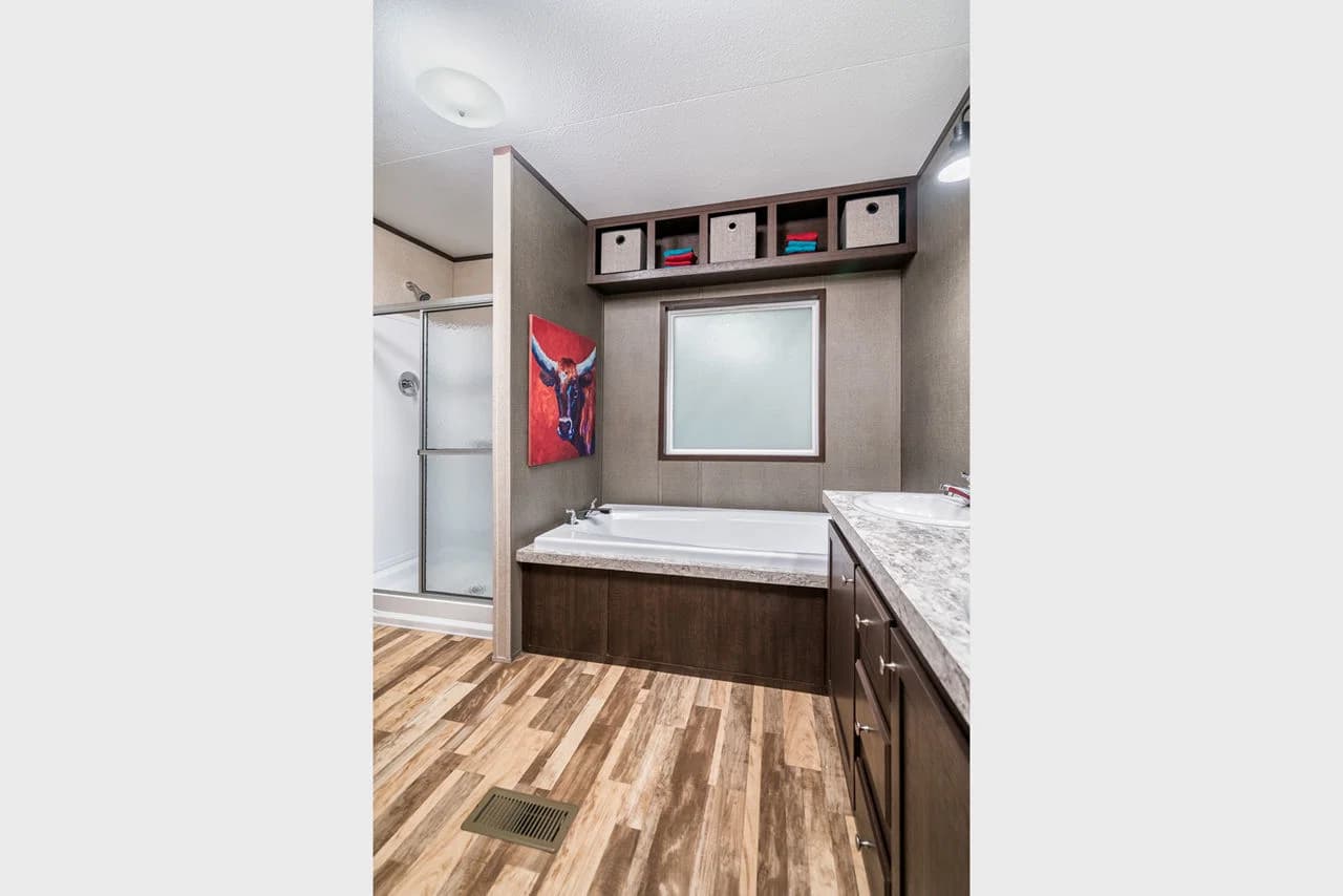 Nm1676g bathroom home features