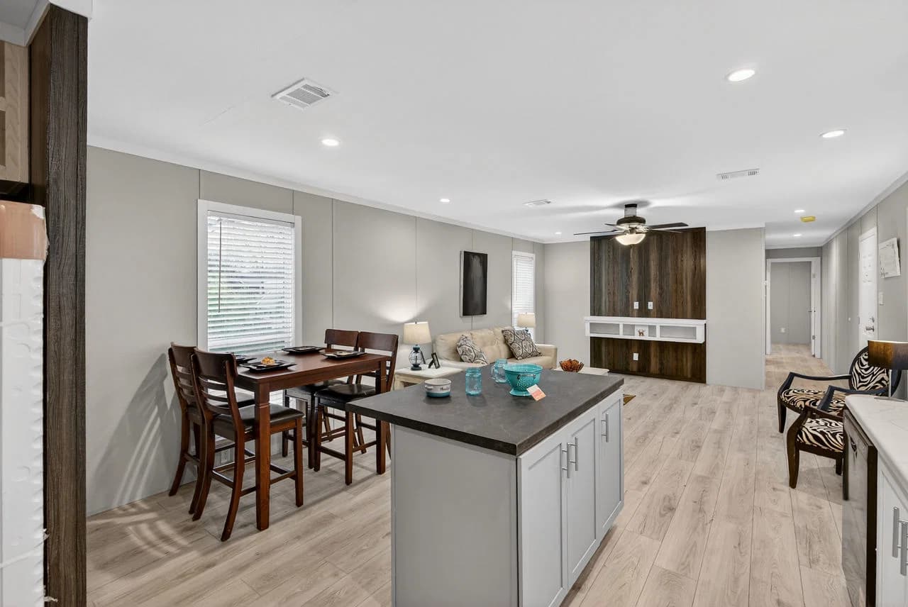 Nm1676c interior home features