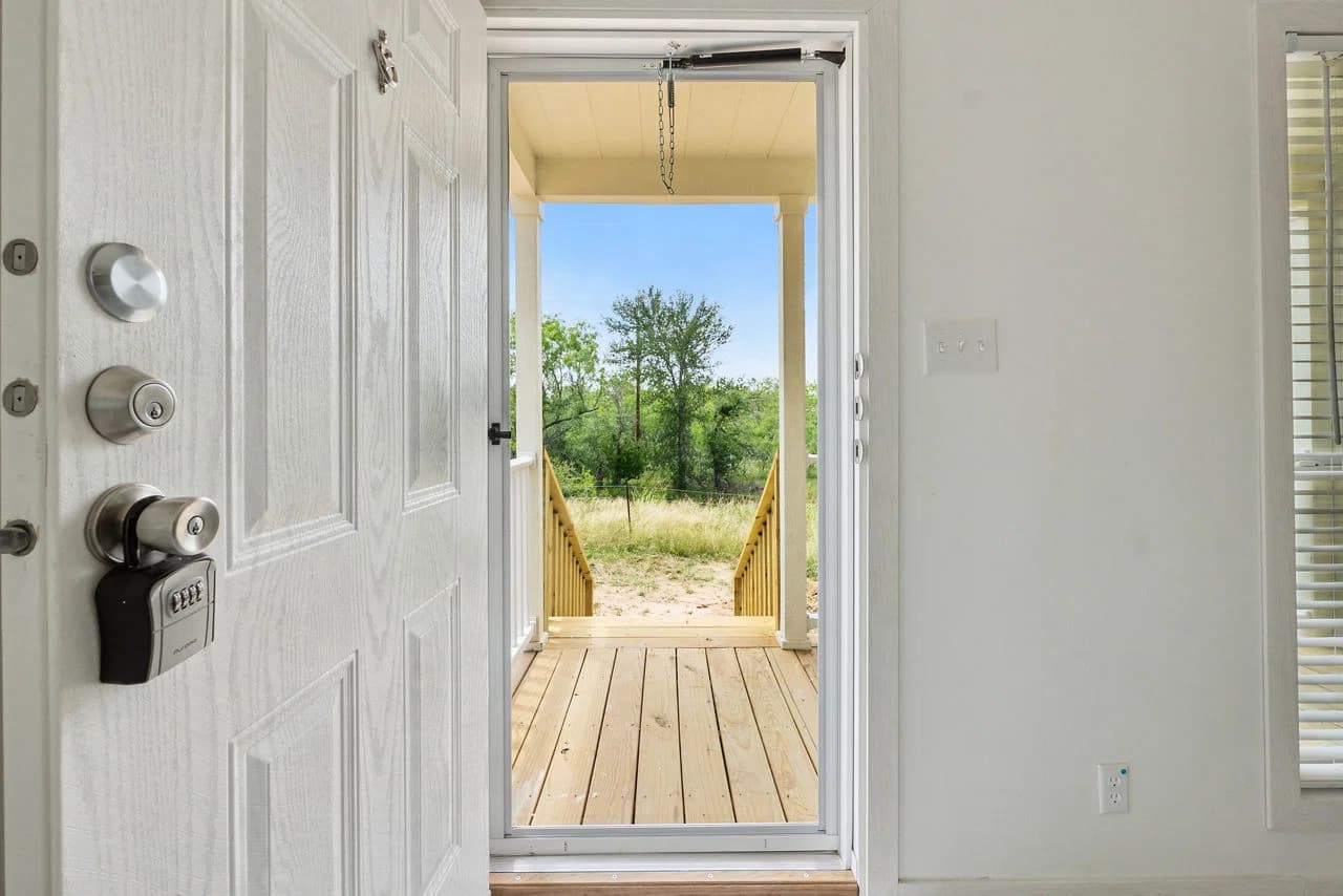 Nm2860l interior home features