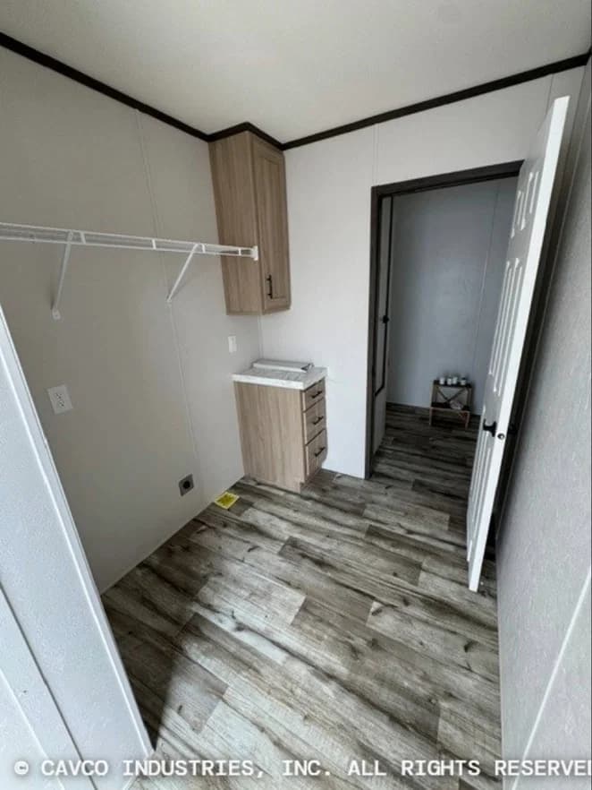 Landmark 16763b interior home features