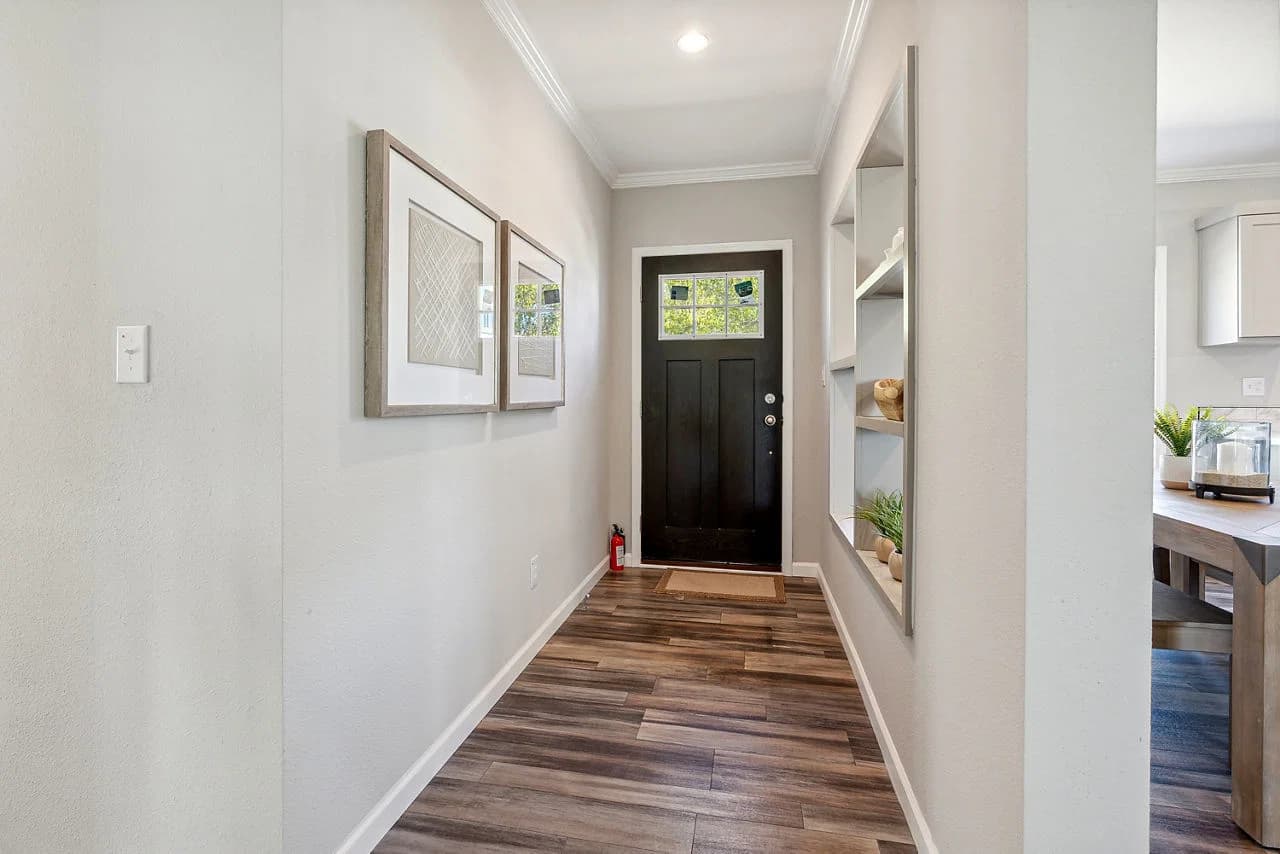 Innovation in3268h42421 interior home features