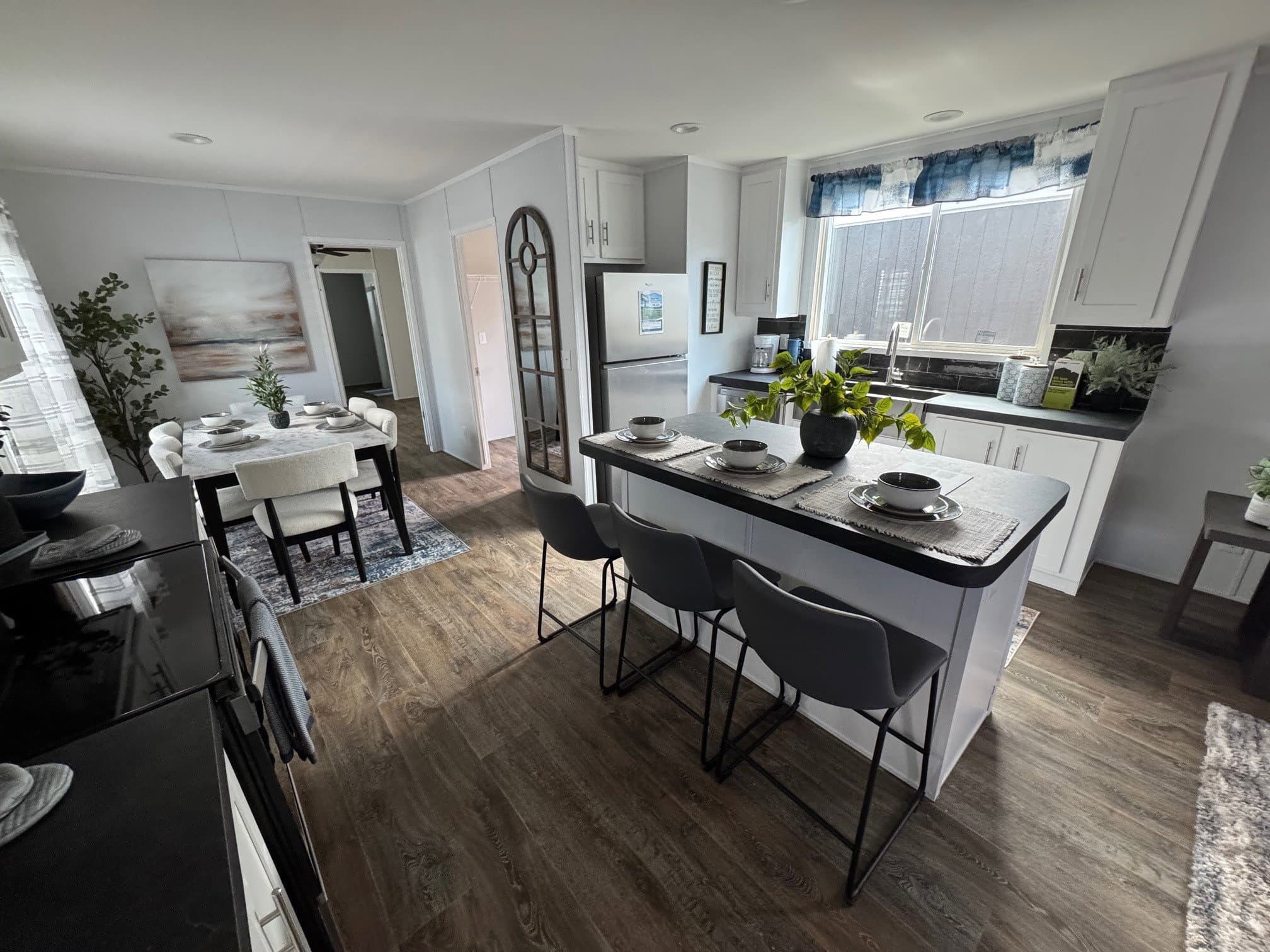 Landmark 16763a interior home features