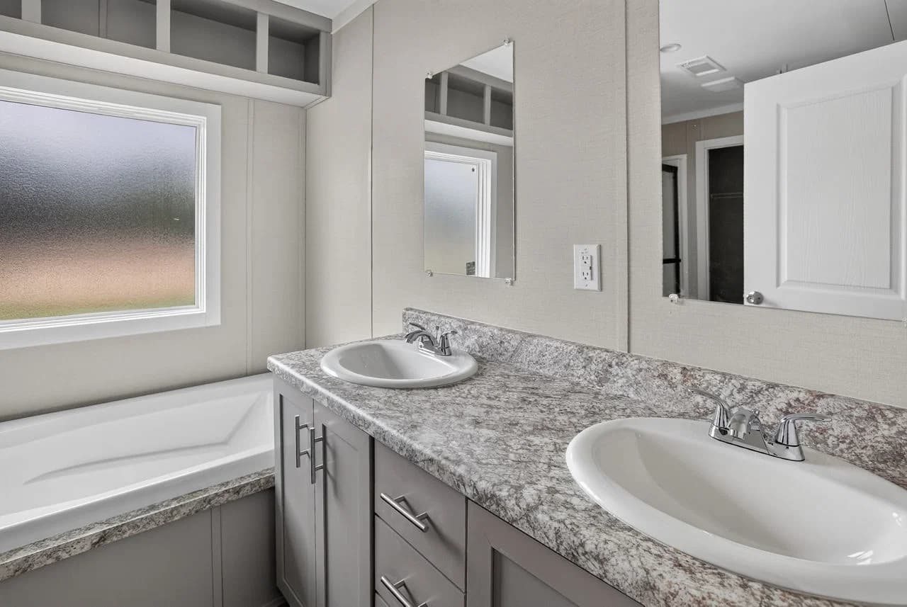 Nm1676s bathroom home features