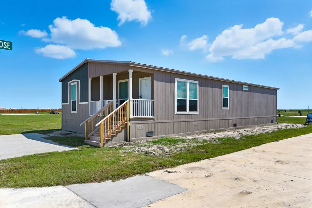 Nm2860l hero, elevation, and exterior home features