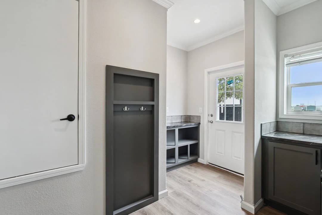 Innovation in3276h42094 interior home features