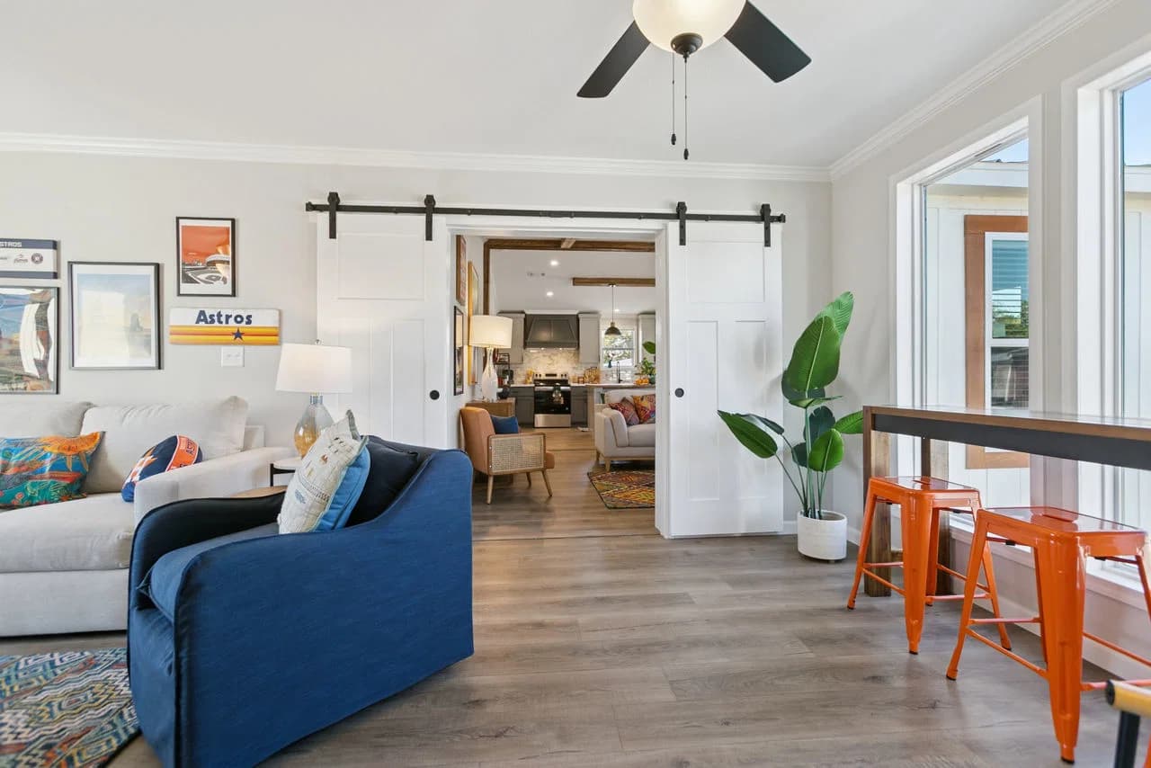 Innovation in5442h33003 interior home features