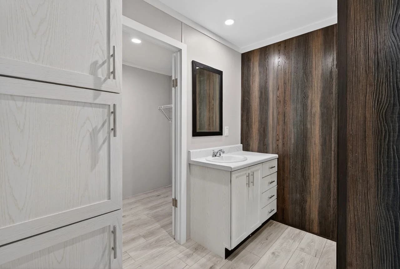 Nm1676c bathroom home features