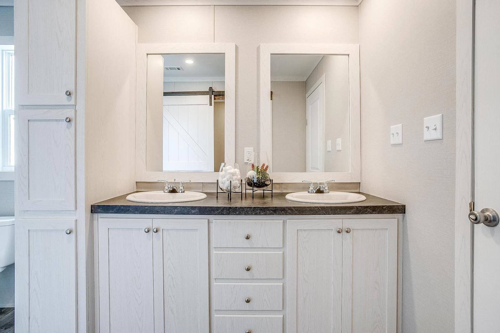 Nm3252h bathroom home features