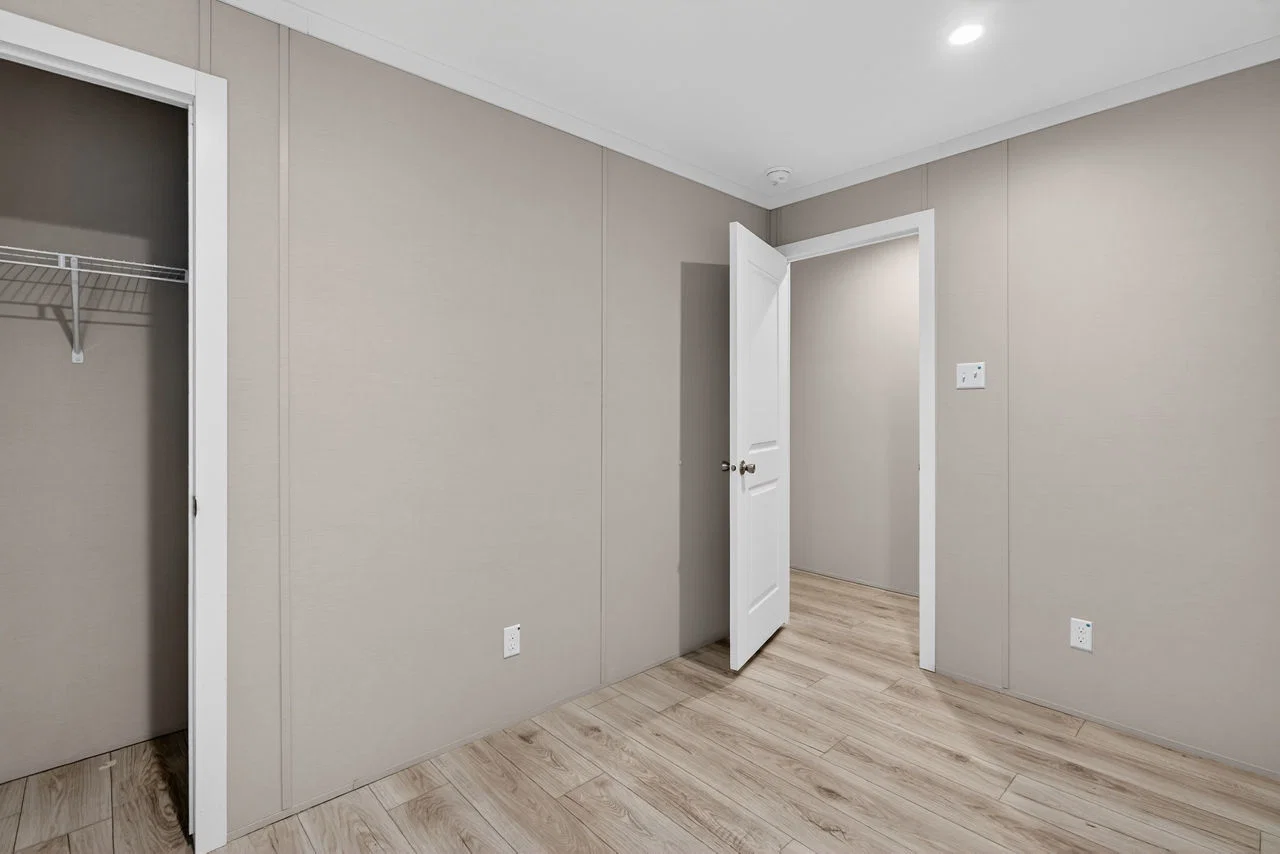 Nm1676c interior home features