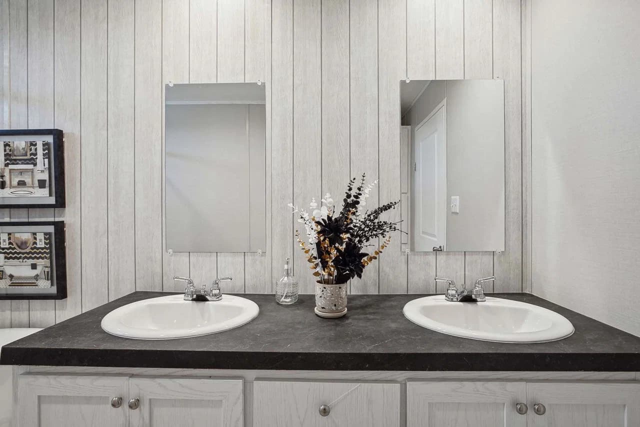 Nm2852a bathroom home features