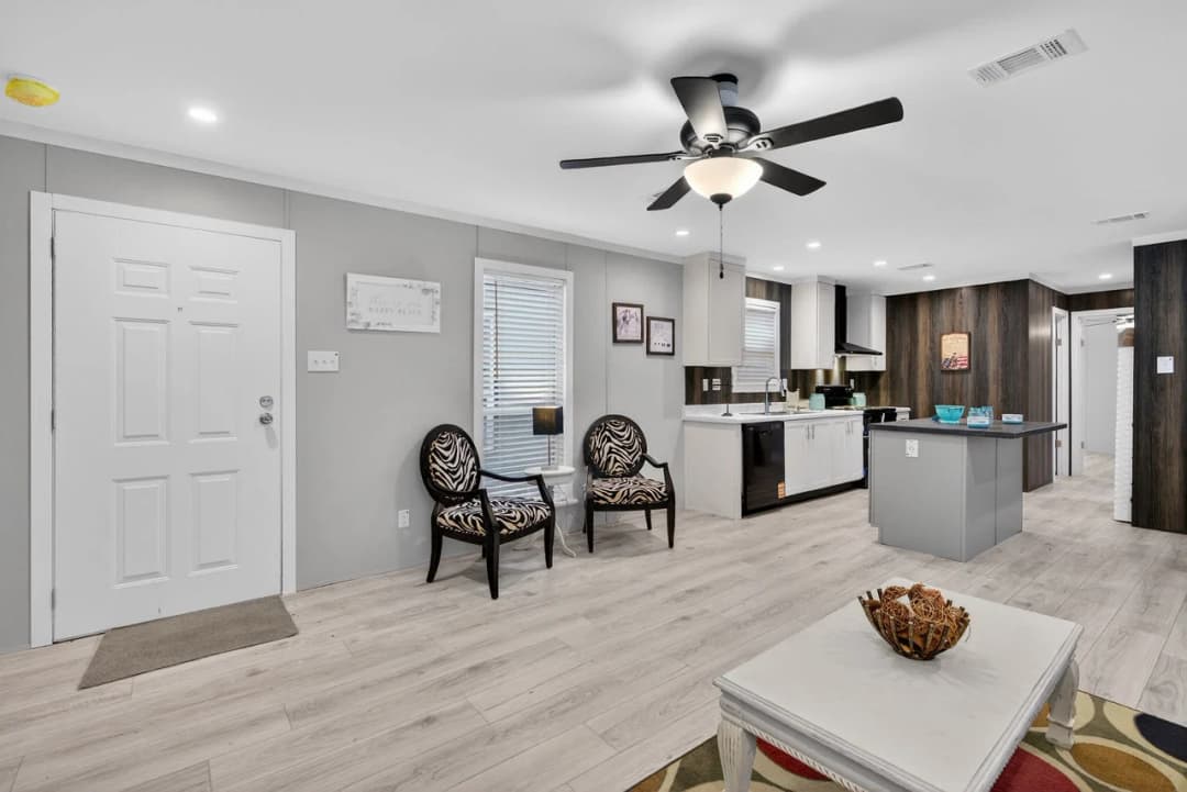 Nm1676c interior home features