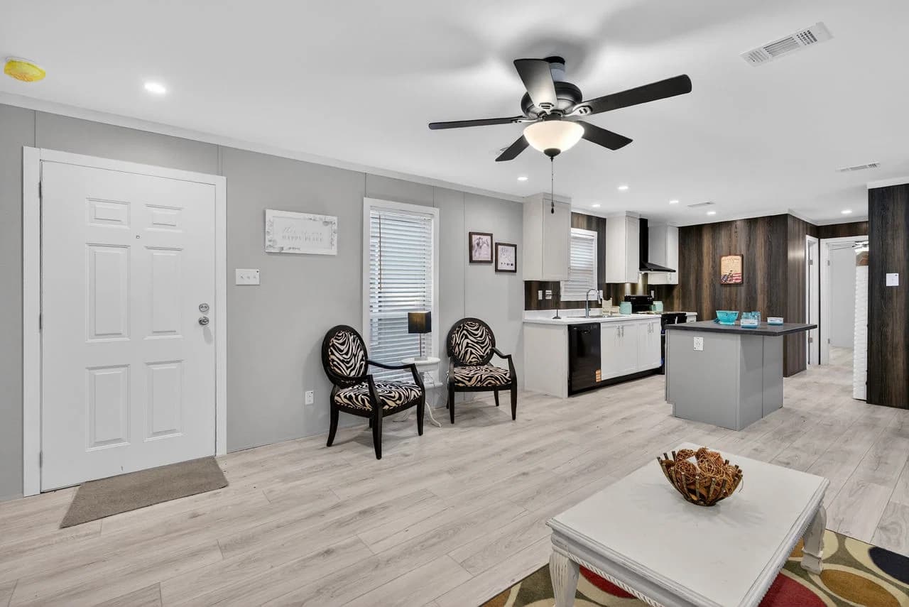 Nm1676c interior home features