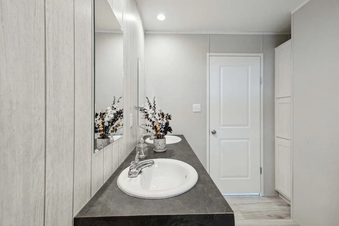 Nm2852a bathroom home features