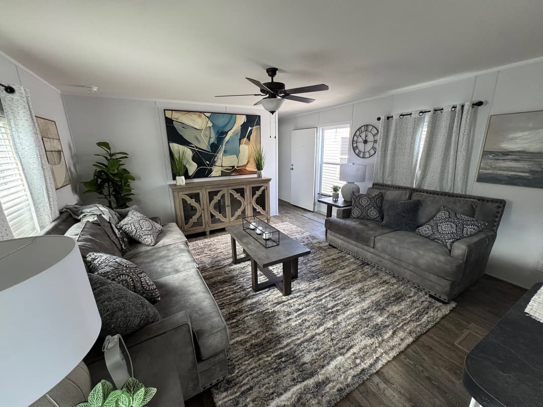 Landmark 16763a interior home features
