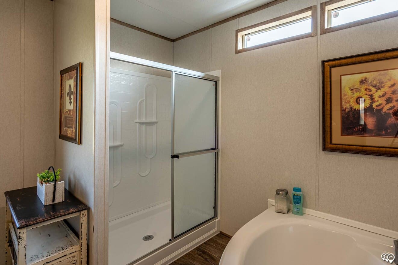 Pinnacle 28563p bathroom home features