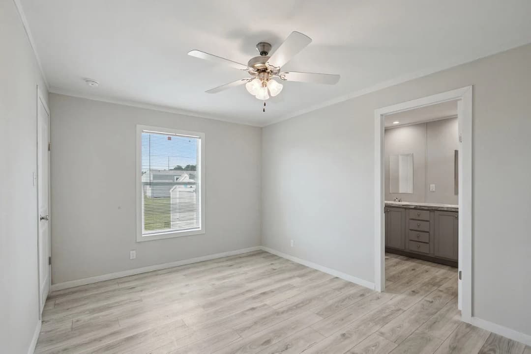 Nm1676b interior home features