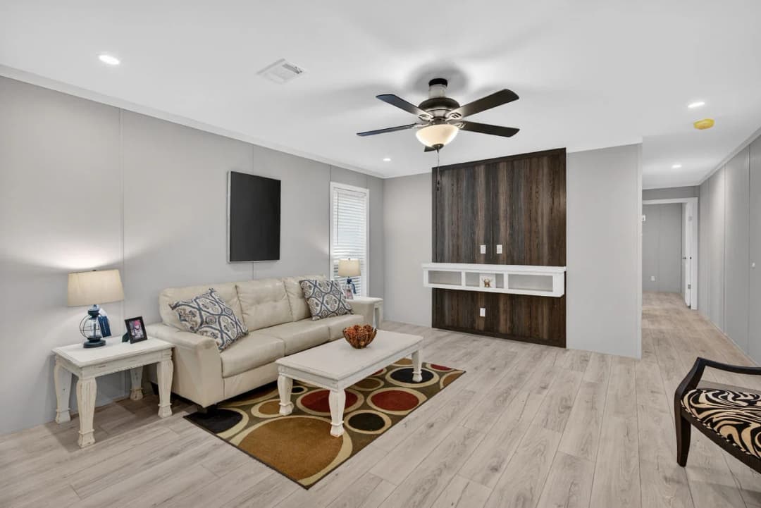 Nm1676c interior home features