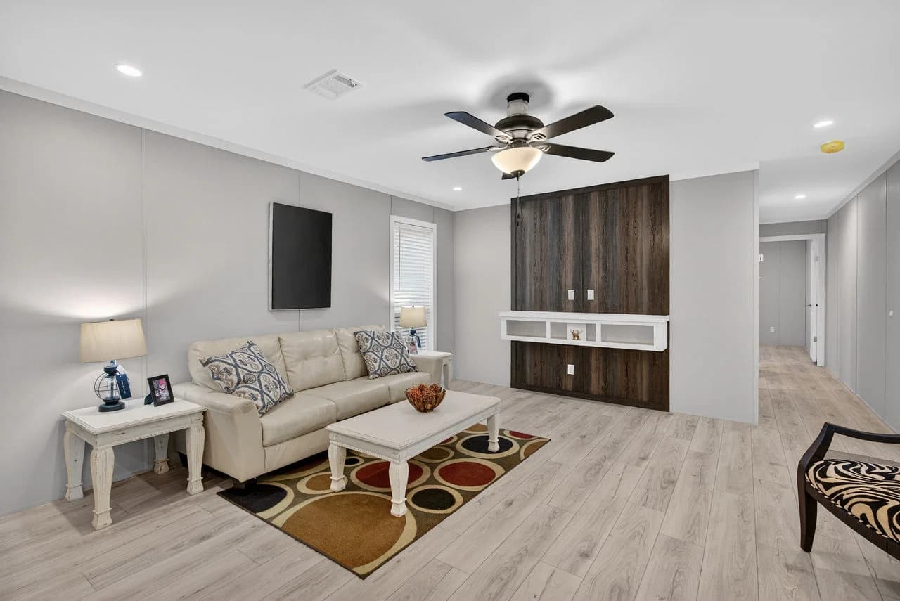 Nm1676c interior home features