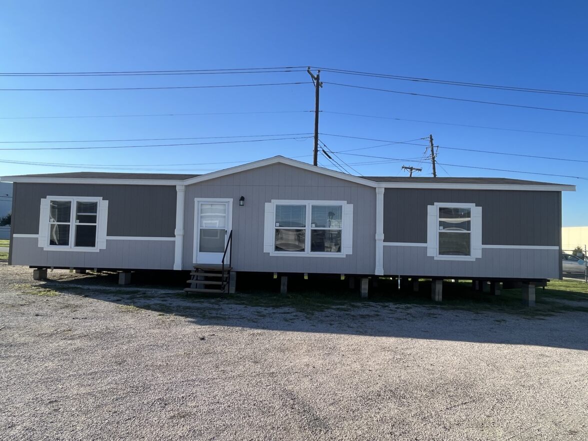 Pinnacle 28563p elevation and exterior home features