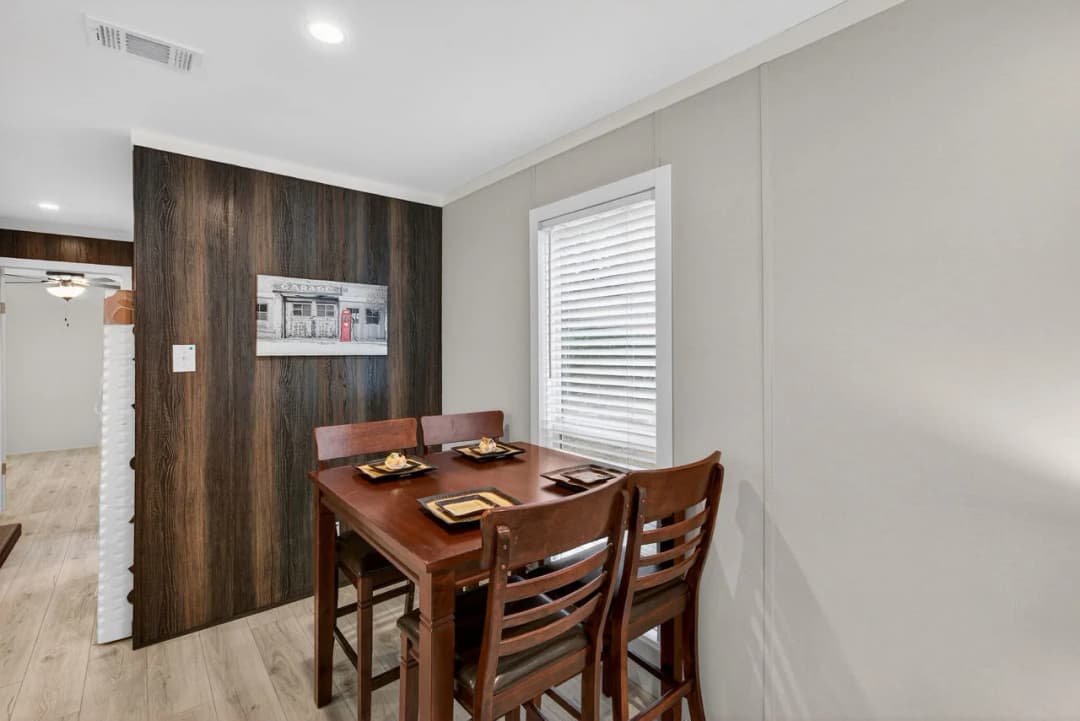 Nm1676c interior home features