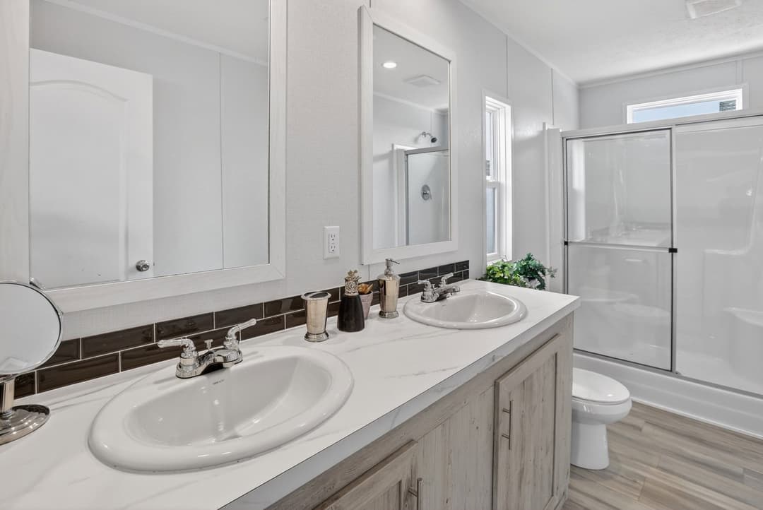 Verde ranch 28403n bathroom home features