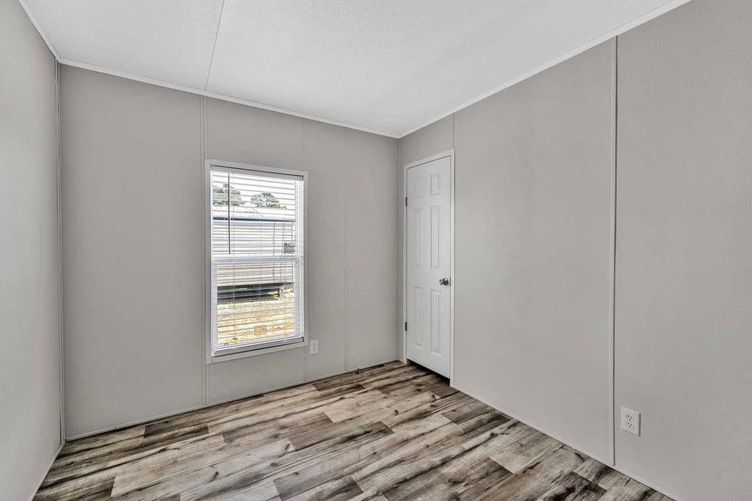 Pinnacle 16763l interior home features