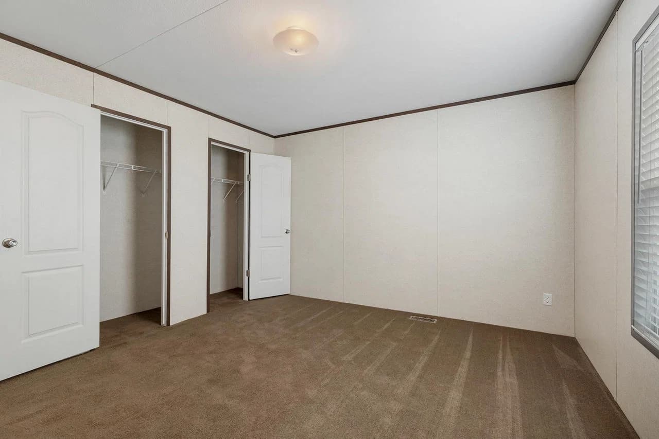 Nm1660a bedroom home features