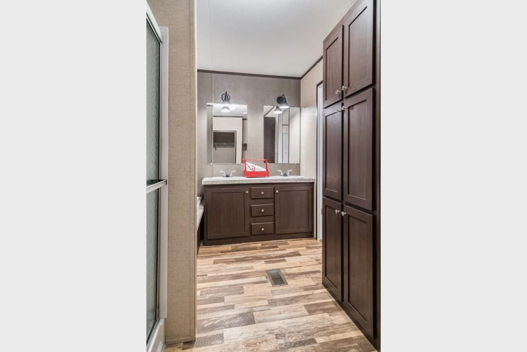 Nm1676g bathroom home features