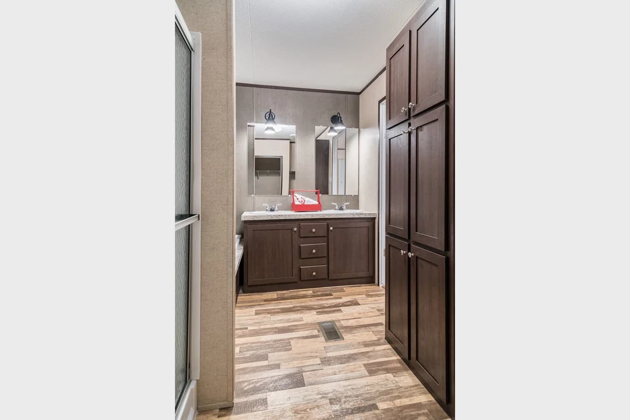 Nm1676g bathroom home features
